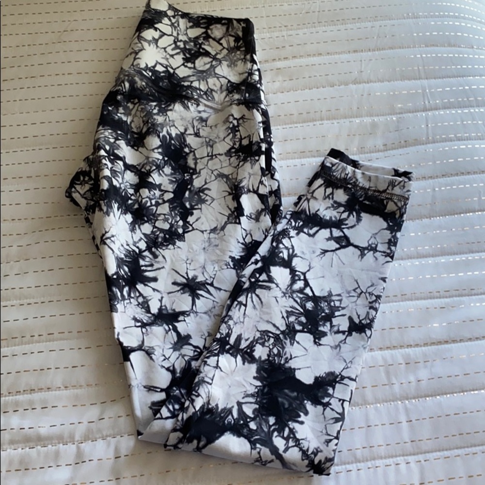 Lululemon high waisted tie dye 25” legging